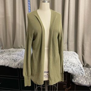 A New Day green cardigan Size M
NWT / NEW WITH TAGS / NEVER WORN